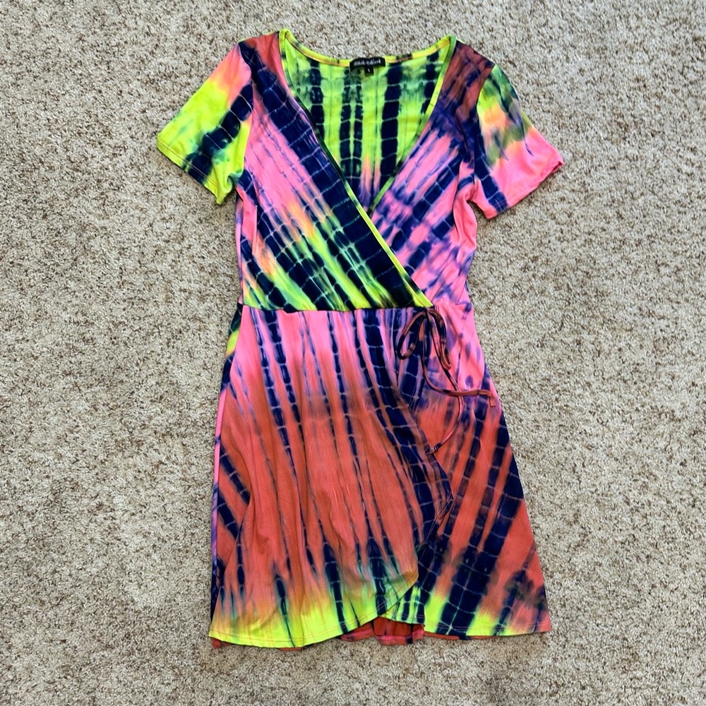 White Mark Women’s Short-Sleeve Tie-Dye Wrap Dress. Size S. NWOT!